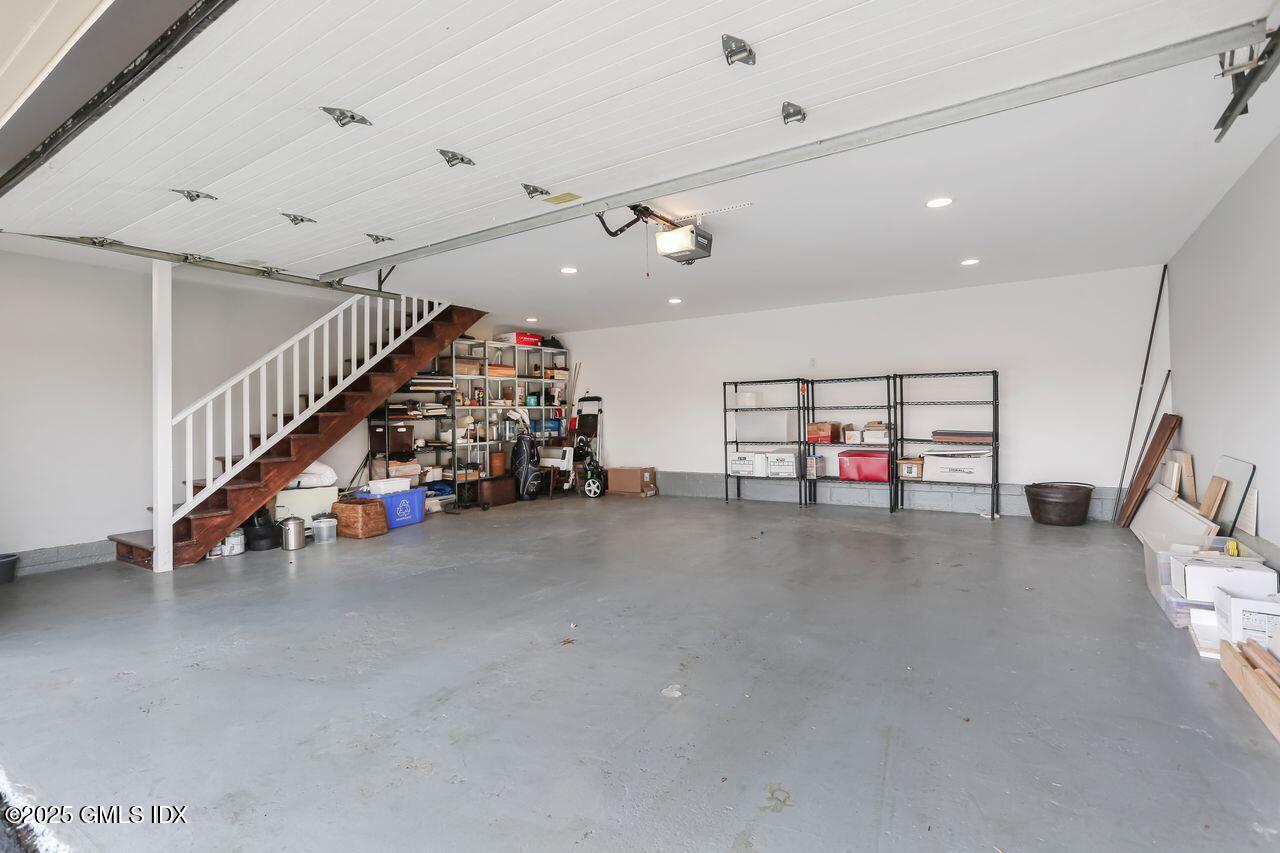 608 W LYON FARM Drive, 608