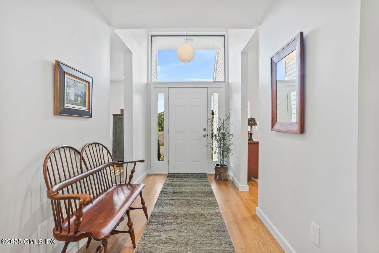 608 W LYON FARM Drive, 608