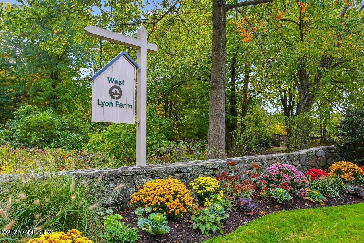 608 W LYON FARM Drive, 608