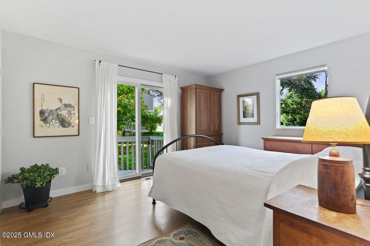 608 W LYON FARM Drive, 608