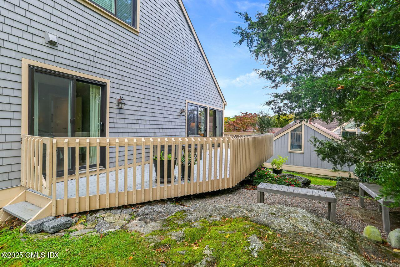 608 W LYON FARM Drive, 608