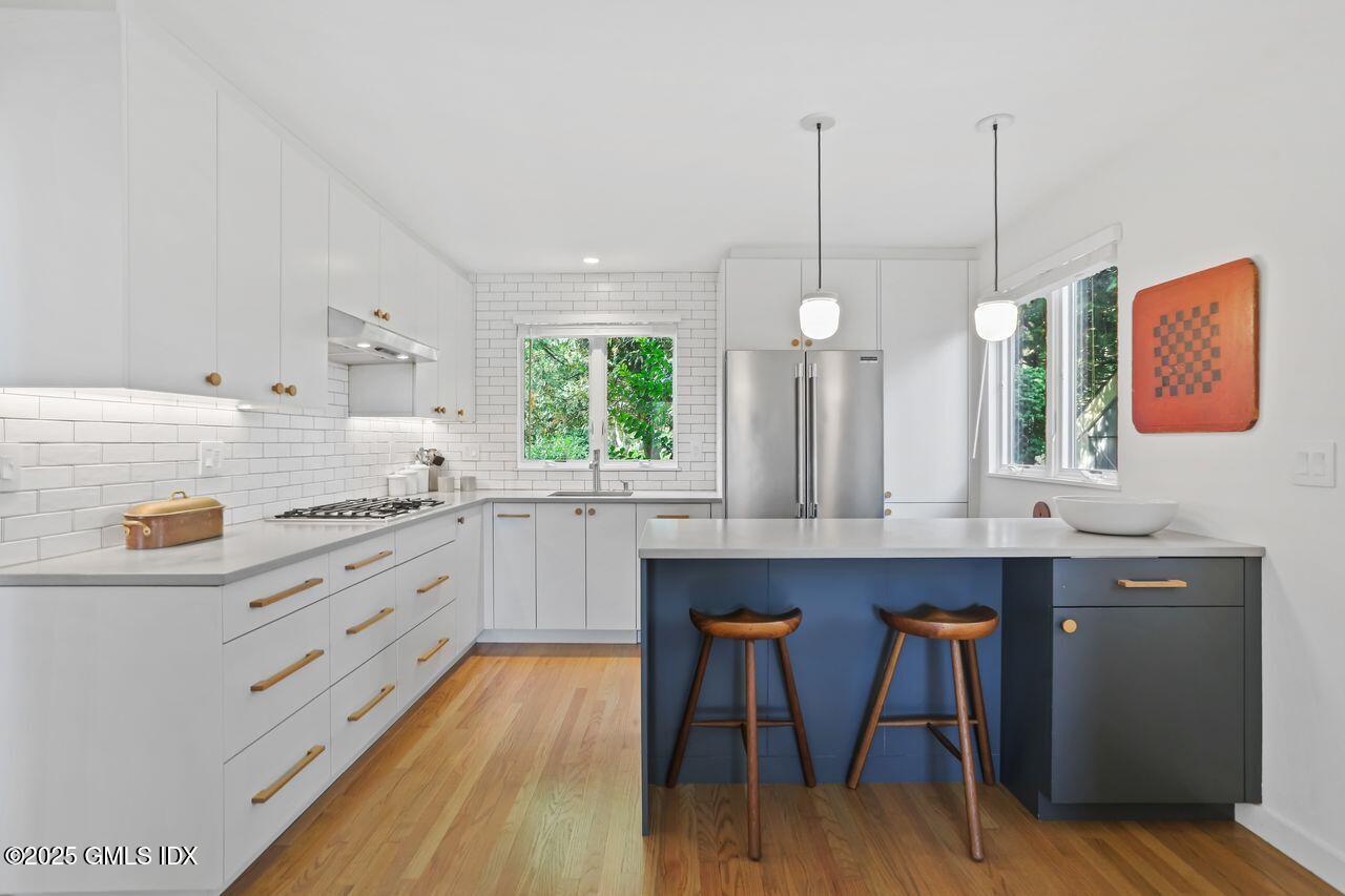 608 W LYON FARM Drive, 608