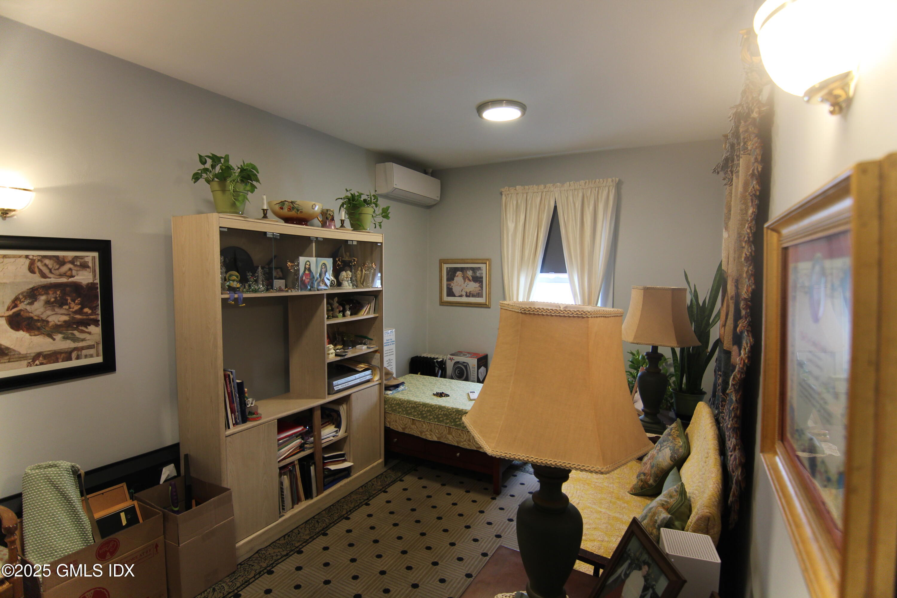 434 E Putnam Avenue, 2L