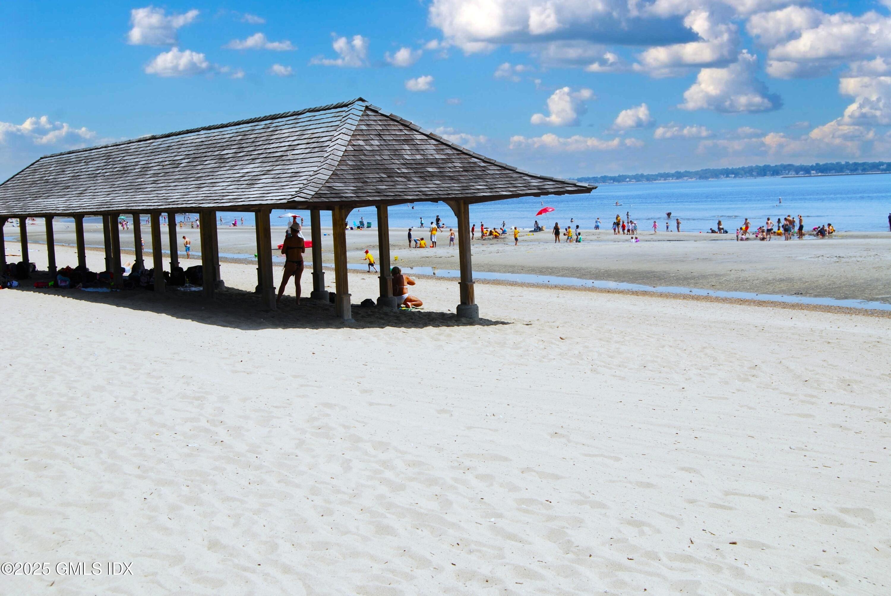 85 Strickland Road, 2