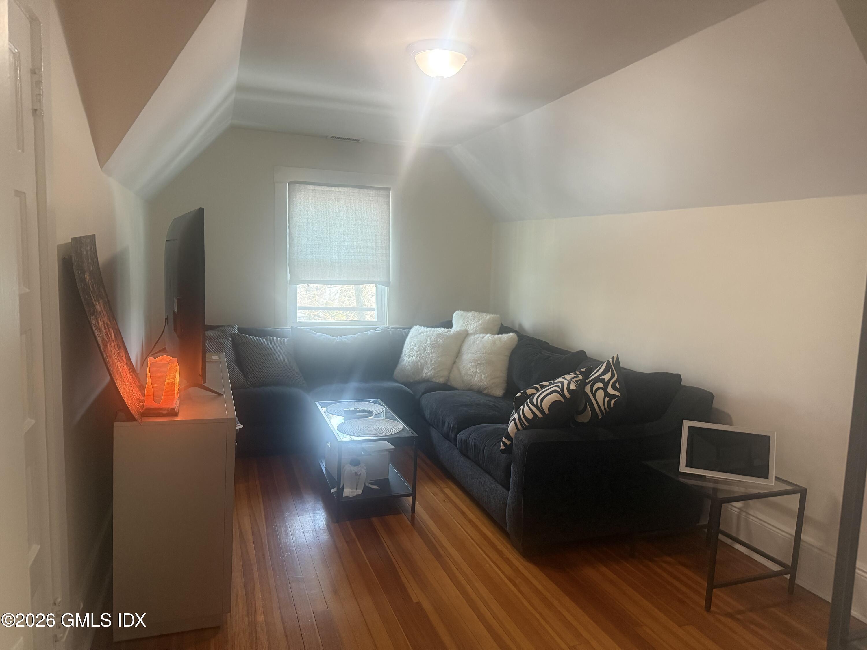 305 Milbank Avenue 3