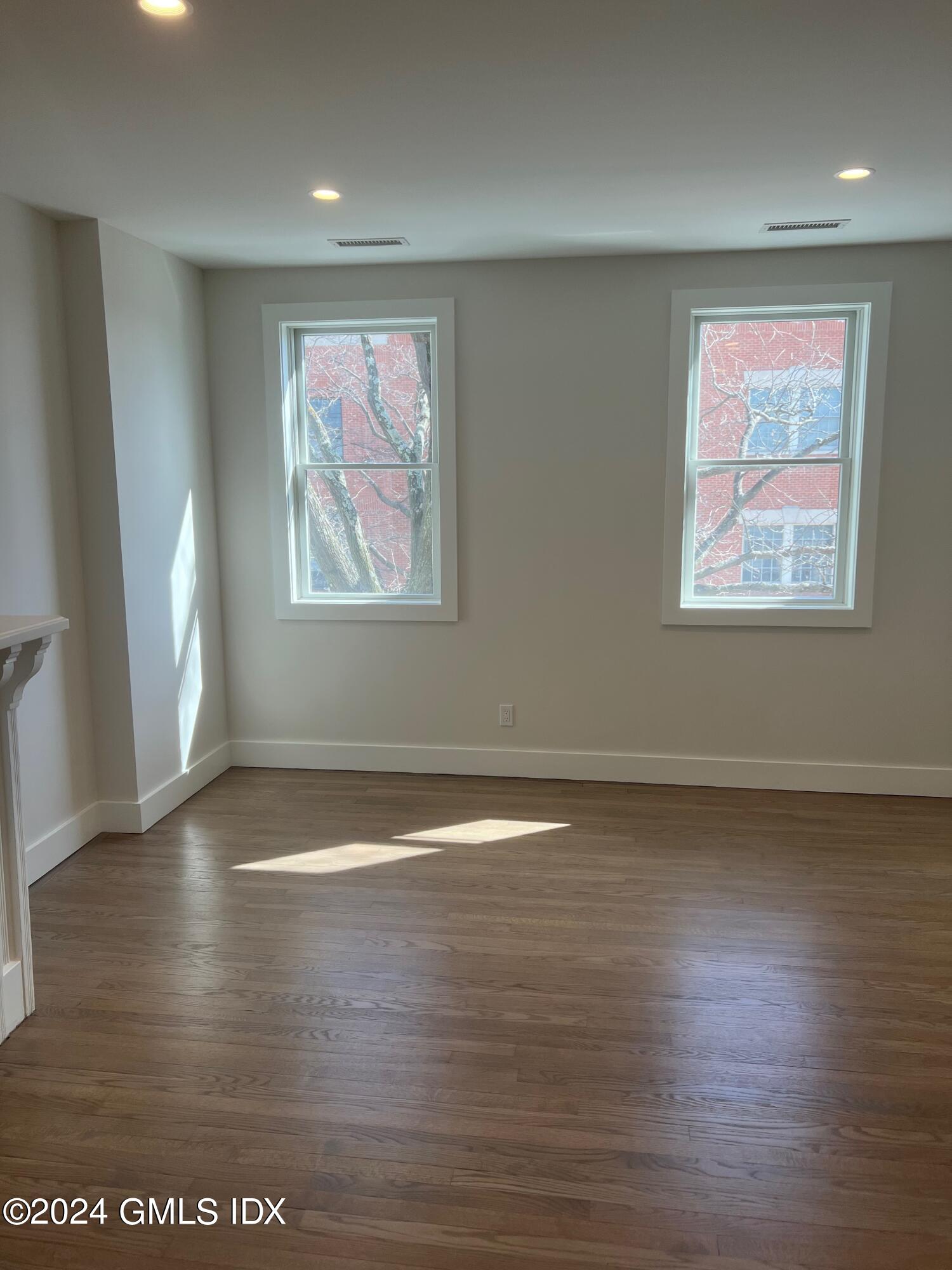 54 Greenwich Avenue Unit: 3rd Floor