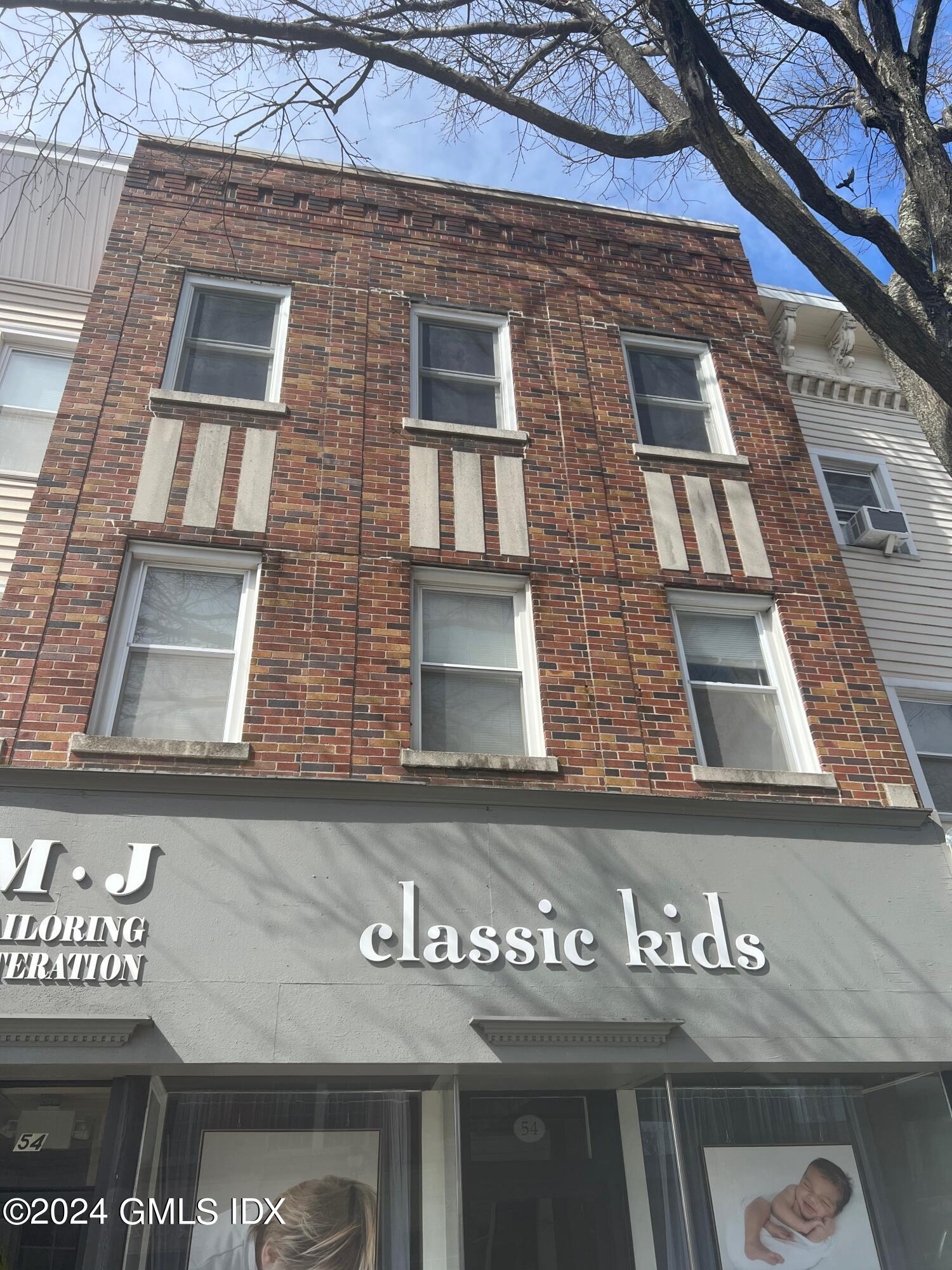 54 Greenwich Avenue Unit: 3rd Floor