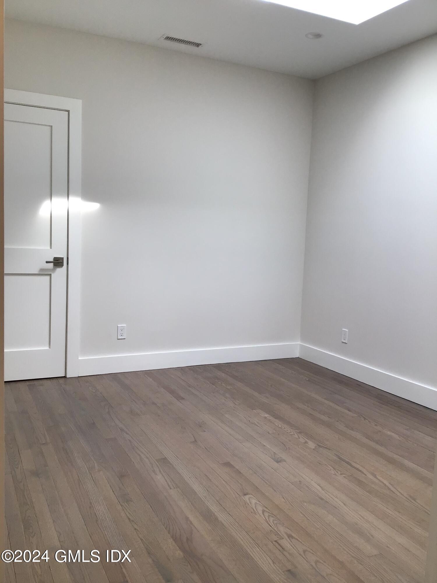 54 Greenwich Avenue Unit: 3rd Floor
