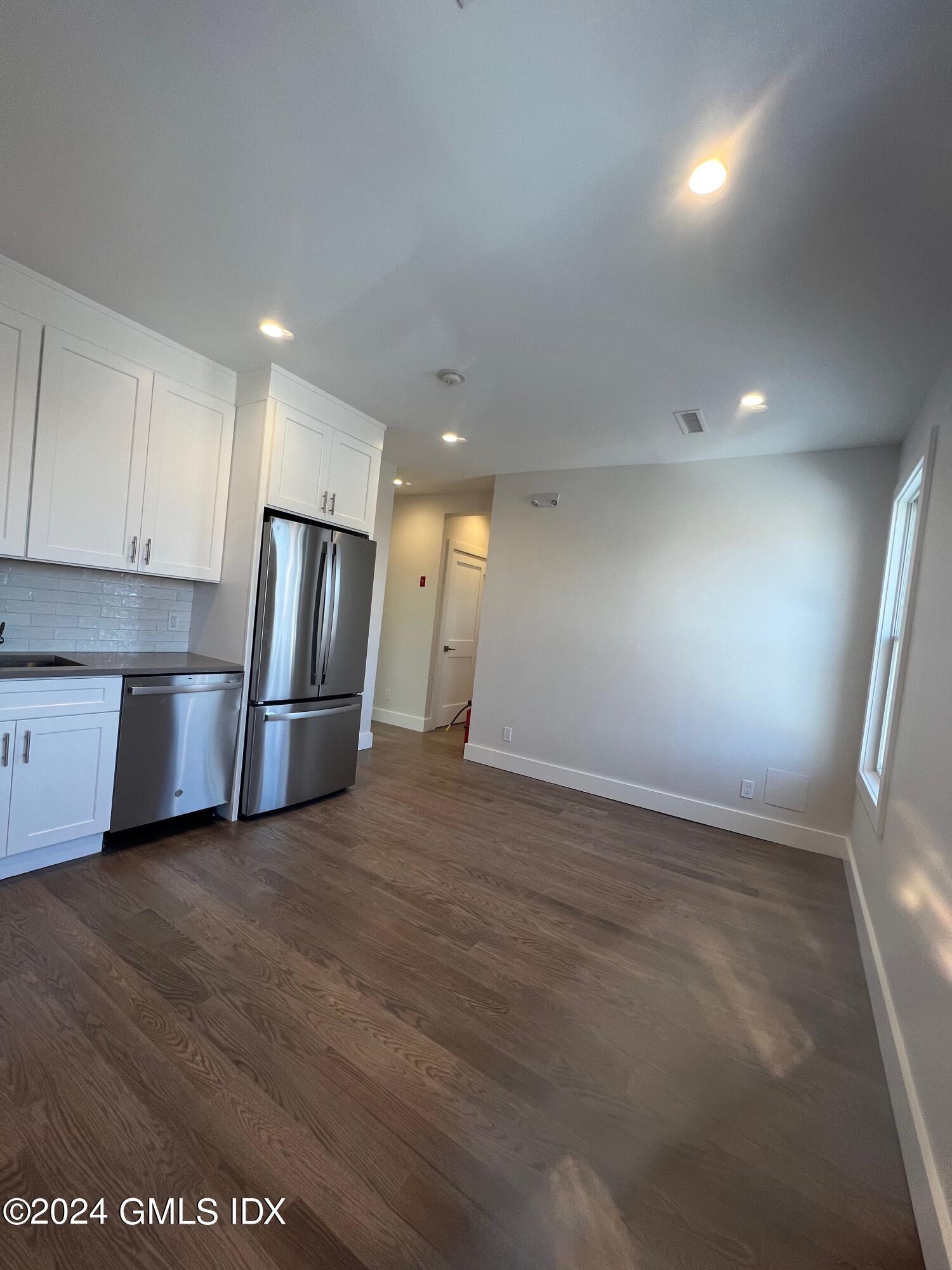 54 Greenwich Avenue Unit: 3rd Floor