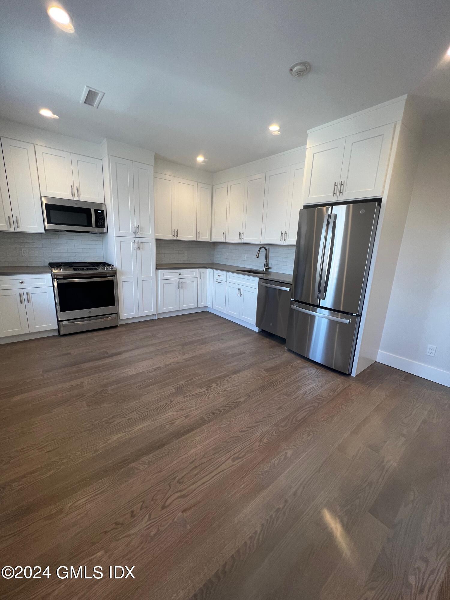 54 Greenwich Avenue Unit: 3rd Floor