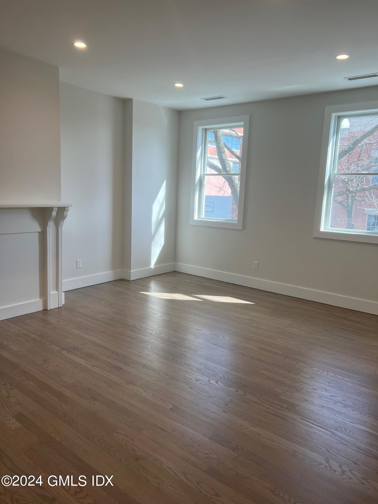 54 Greenwich Avenue Unit: 3rd Floor