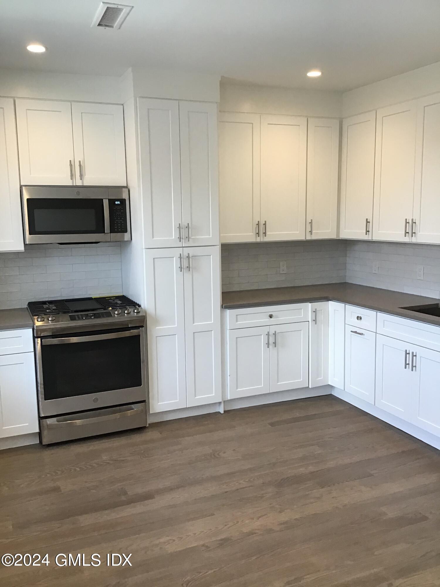 54 Greenwich Avenue Unit: 3rd Floor