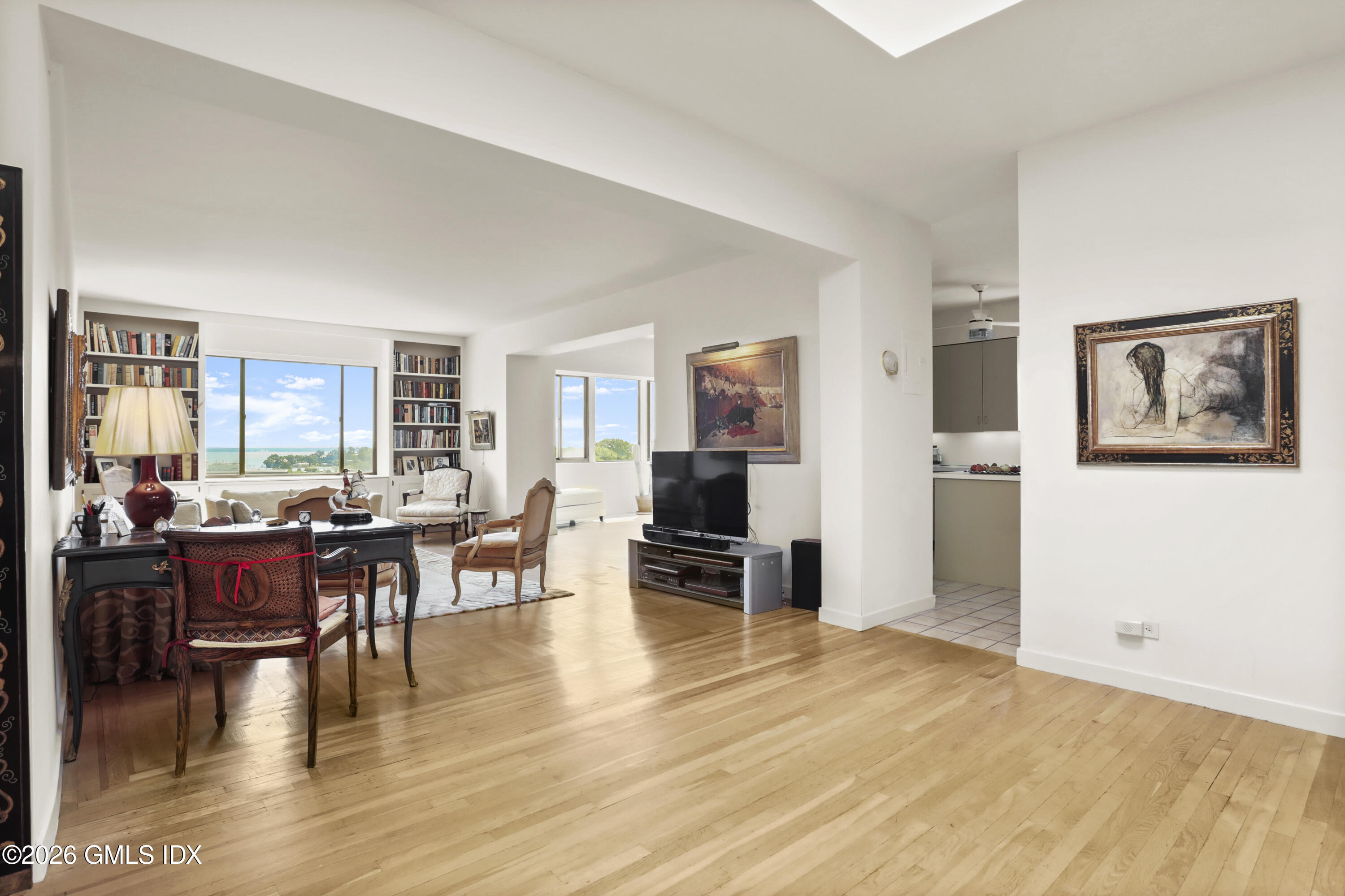 40 W Elm Street APT 6E