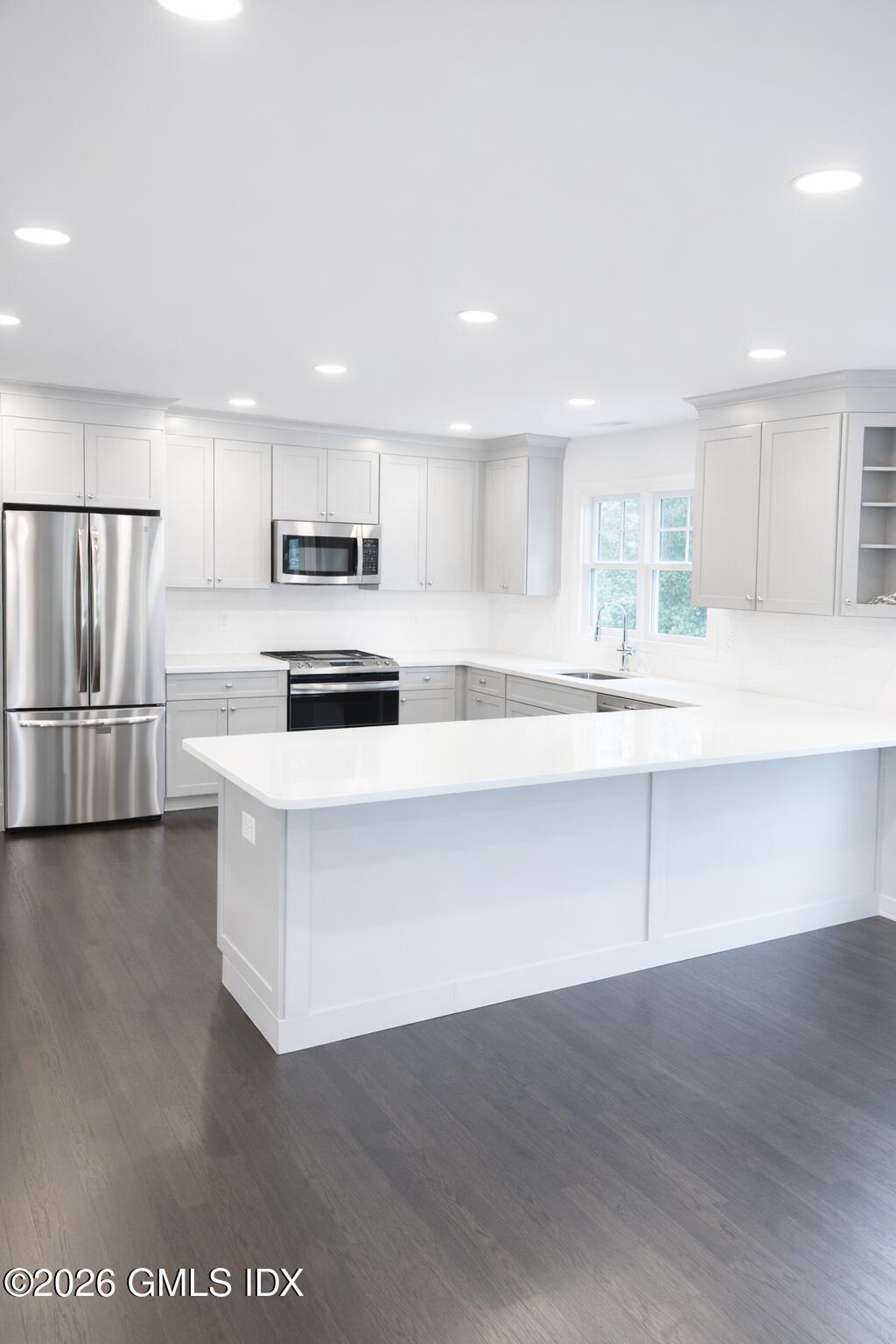 89 W View Street 2nd floor