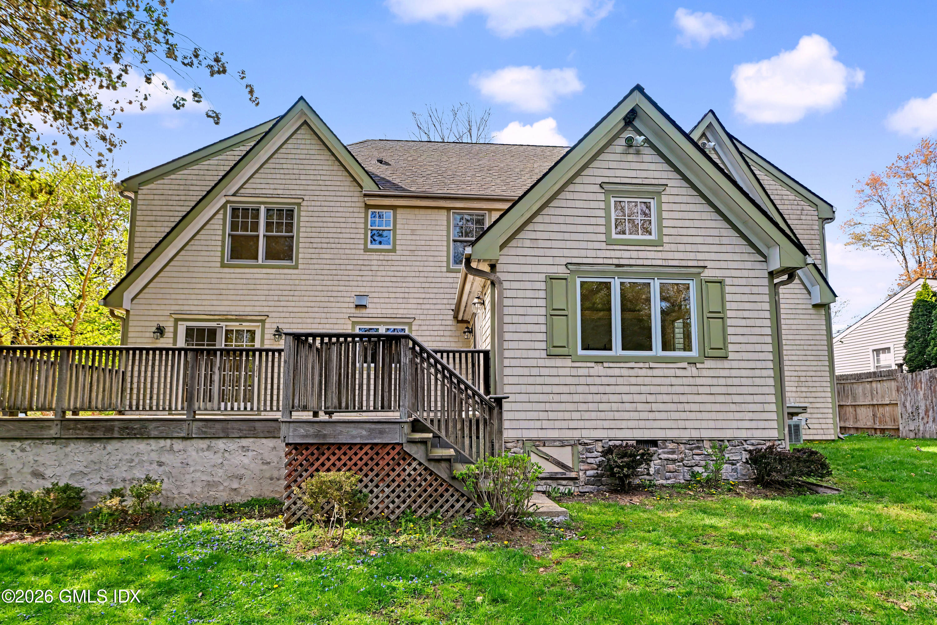 34 MacArthur Drive