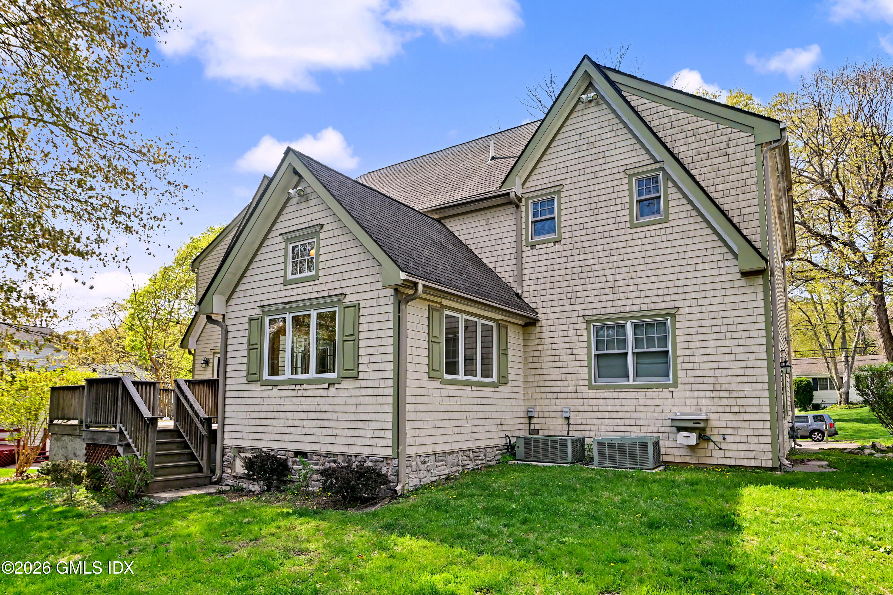 34 MacArthur Drive