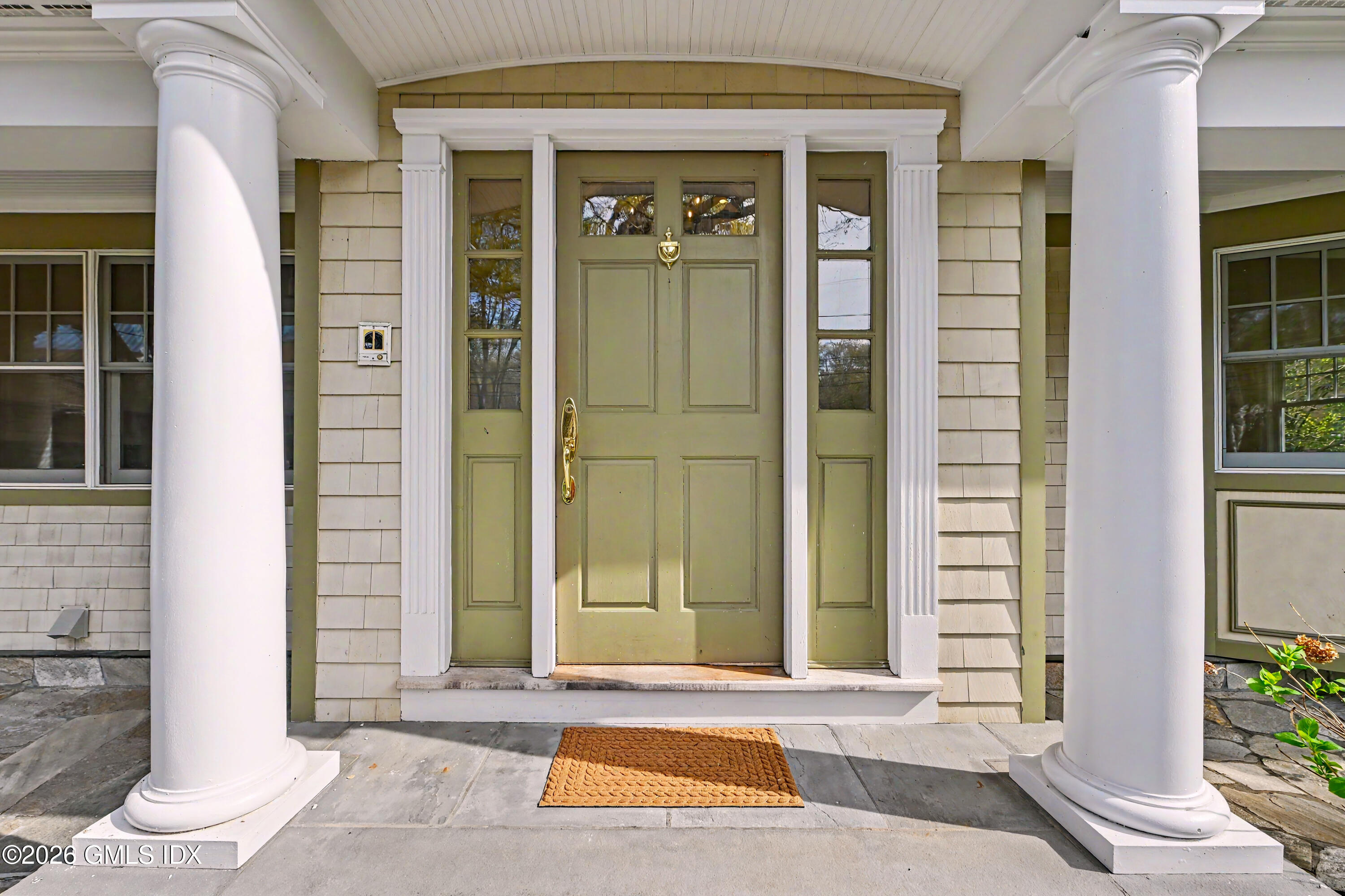 34 MacArthur Drive