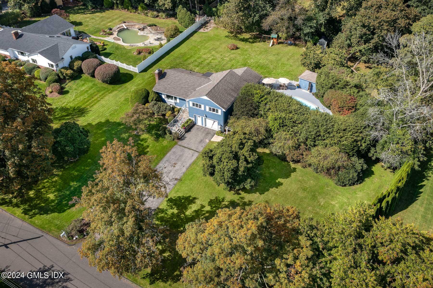 6 E Lawn Lane