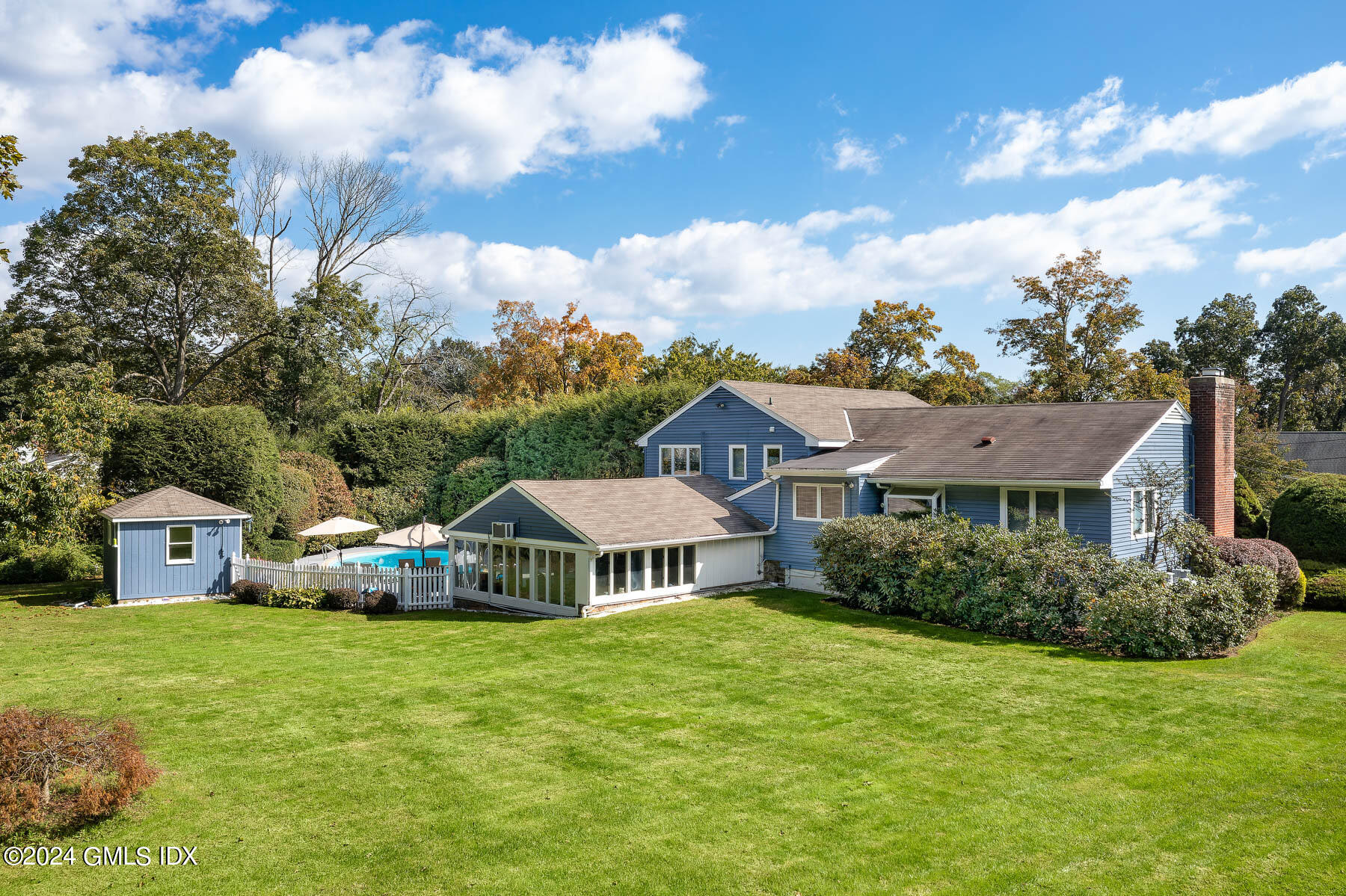 6 E Lawn Lane