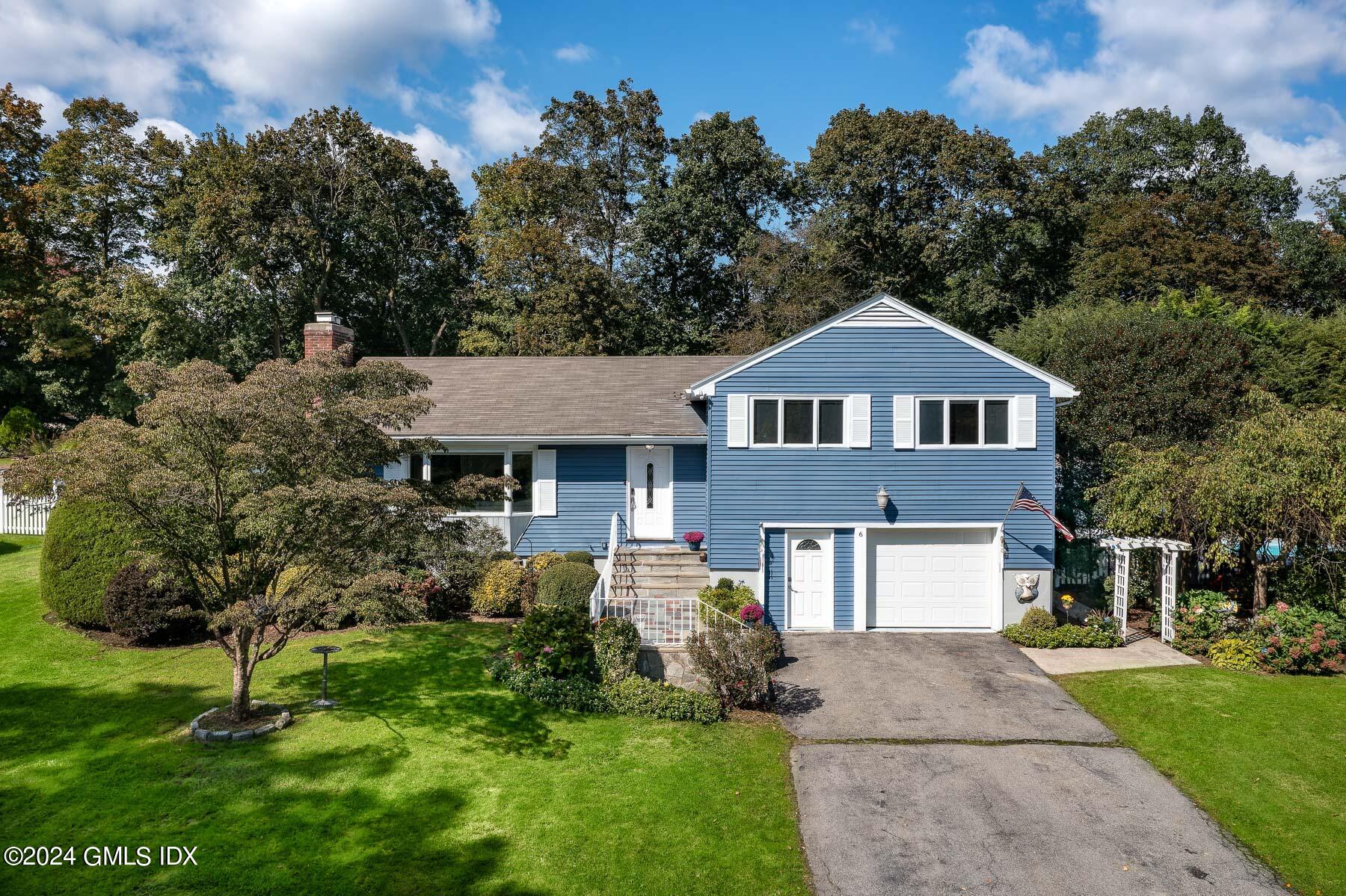 6 E Lawn Lane