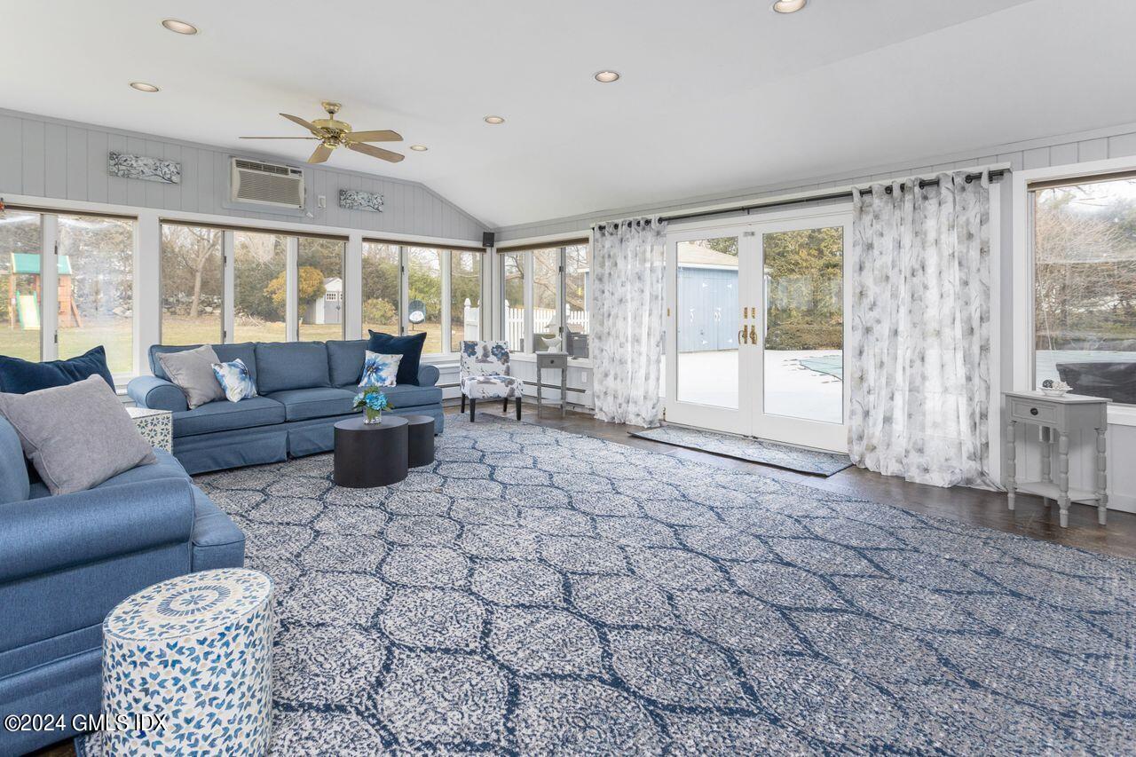 6 E Lawn Lane