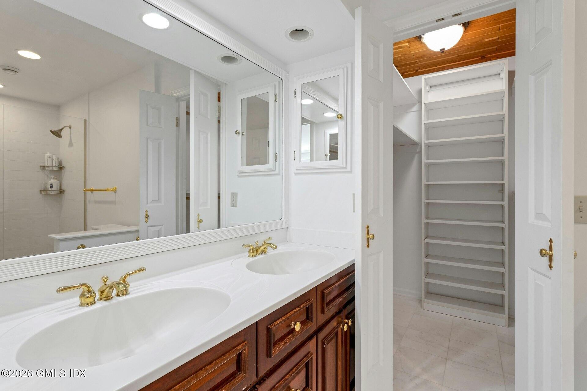 527 W Lyon Farm Drive UNIT 527