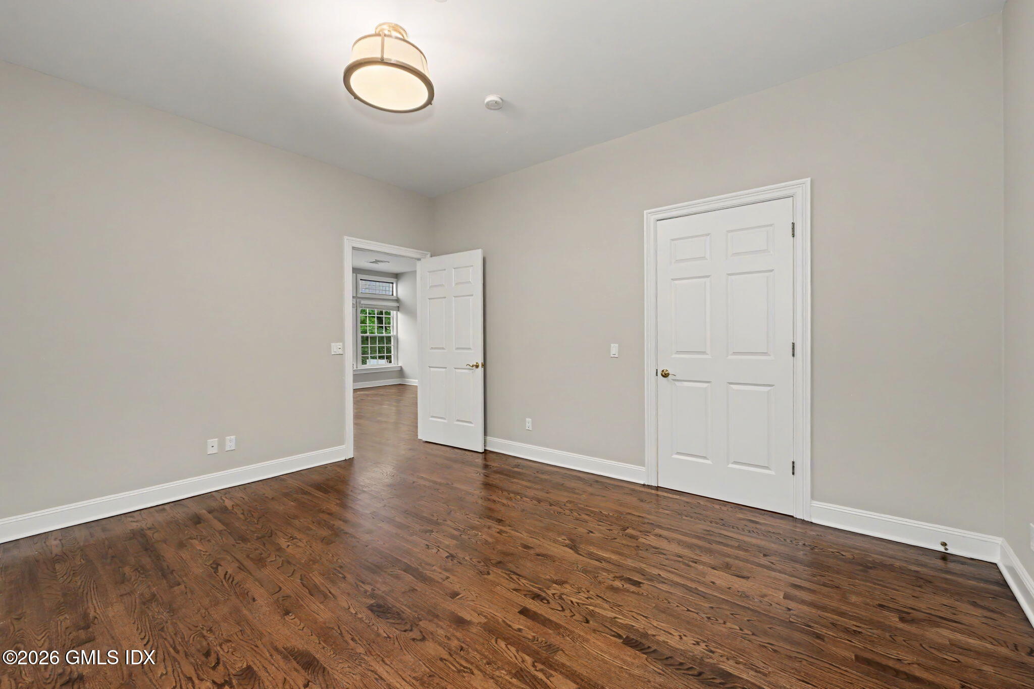 2 E Elm Street 25