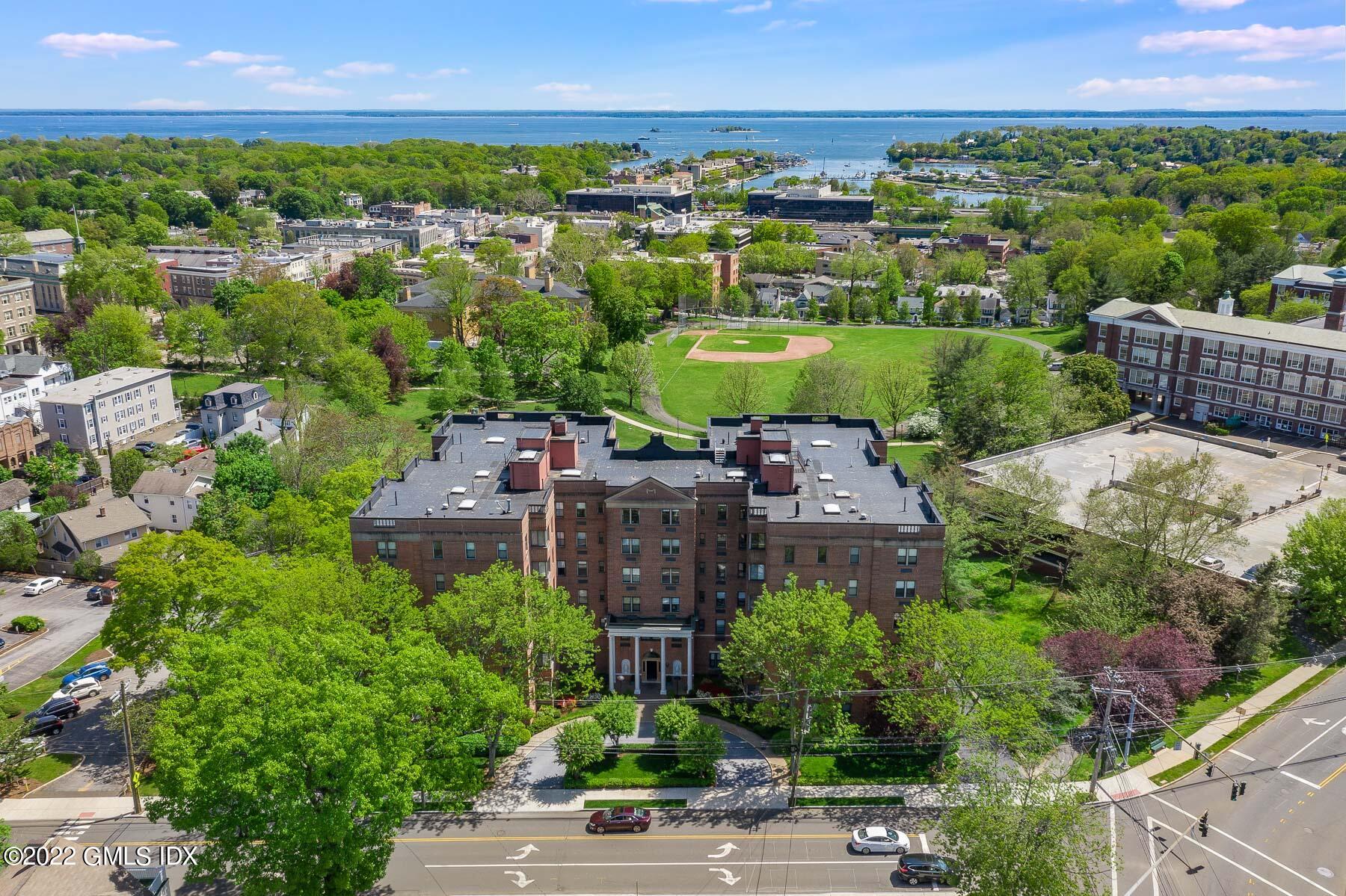40 W Elm Street APT 2M