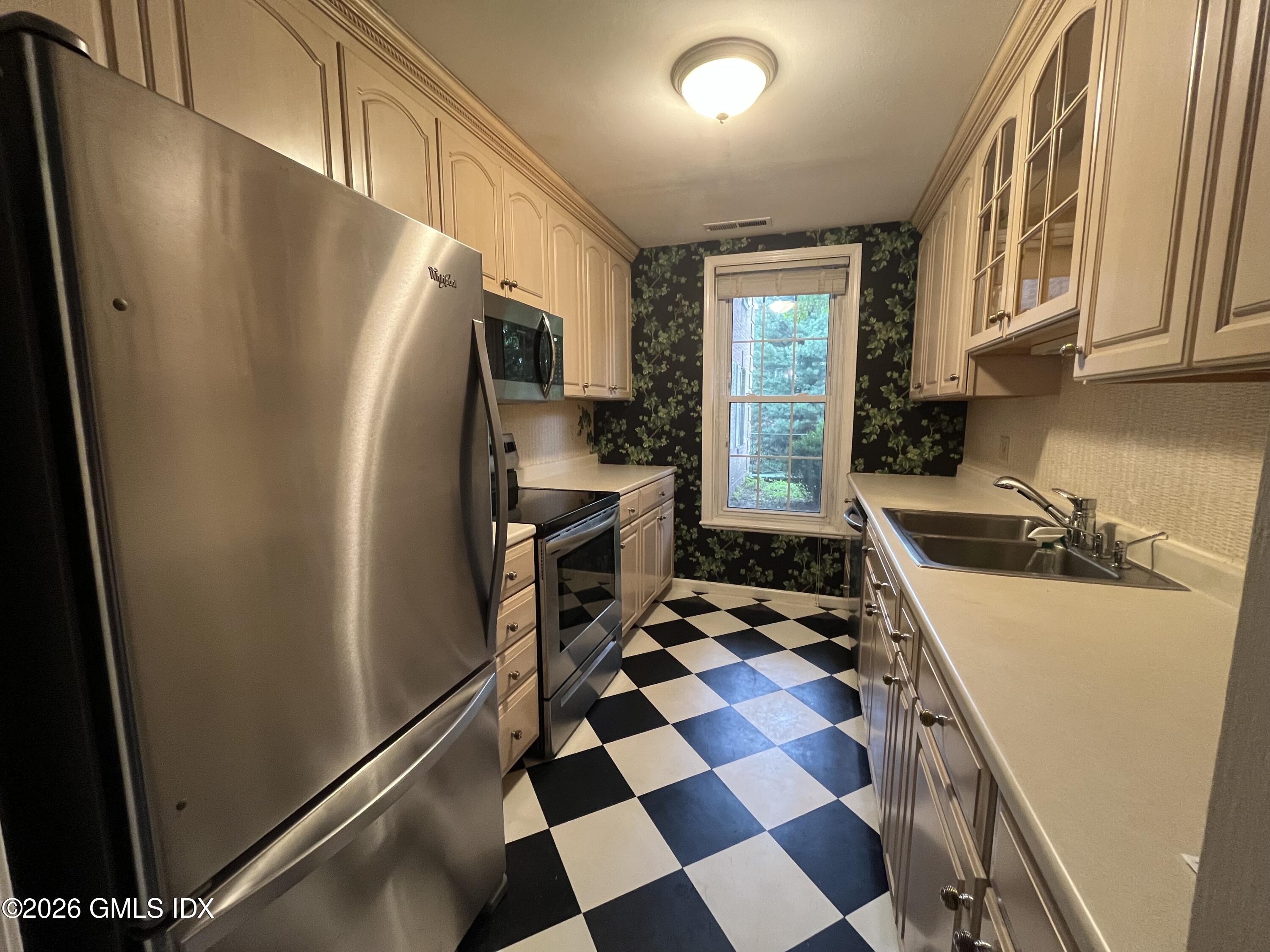 140 Field Point Road UNIT 10