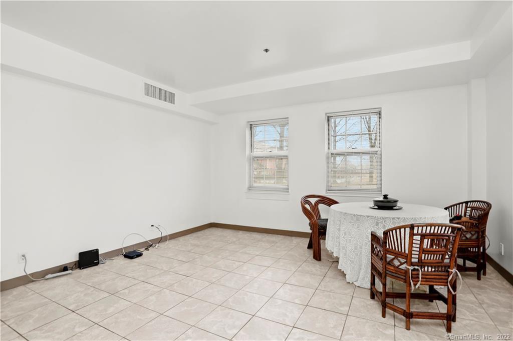 59 Courtland Avenue Unit: 1U