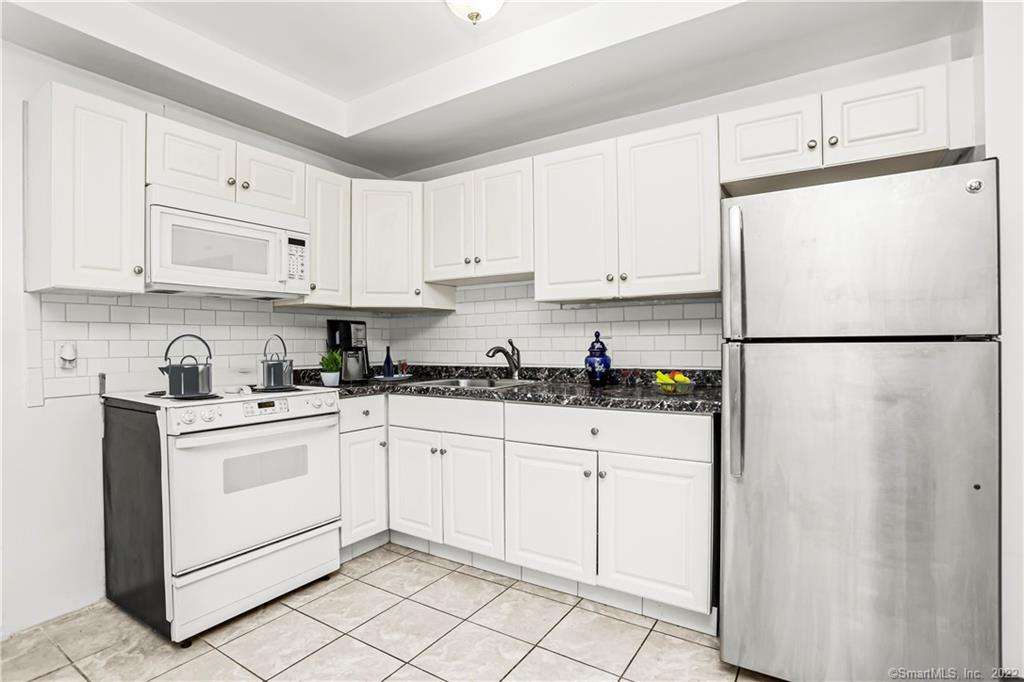 59 Courtland Avenue Unit: 1U