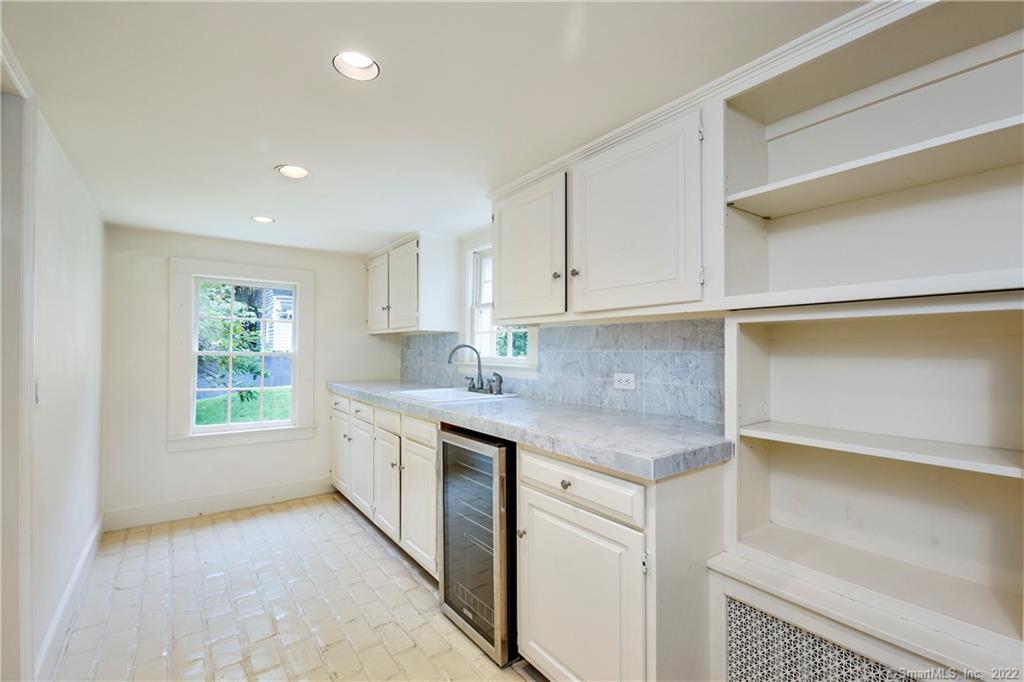 17 Sherwood Avenue