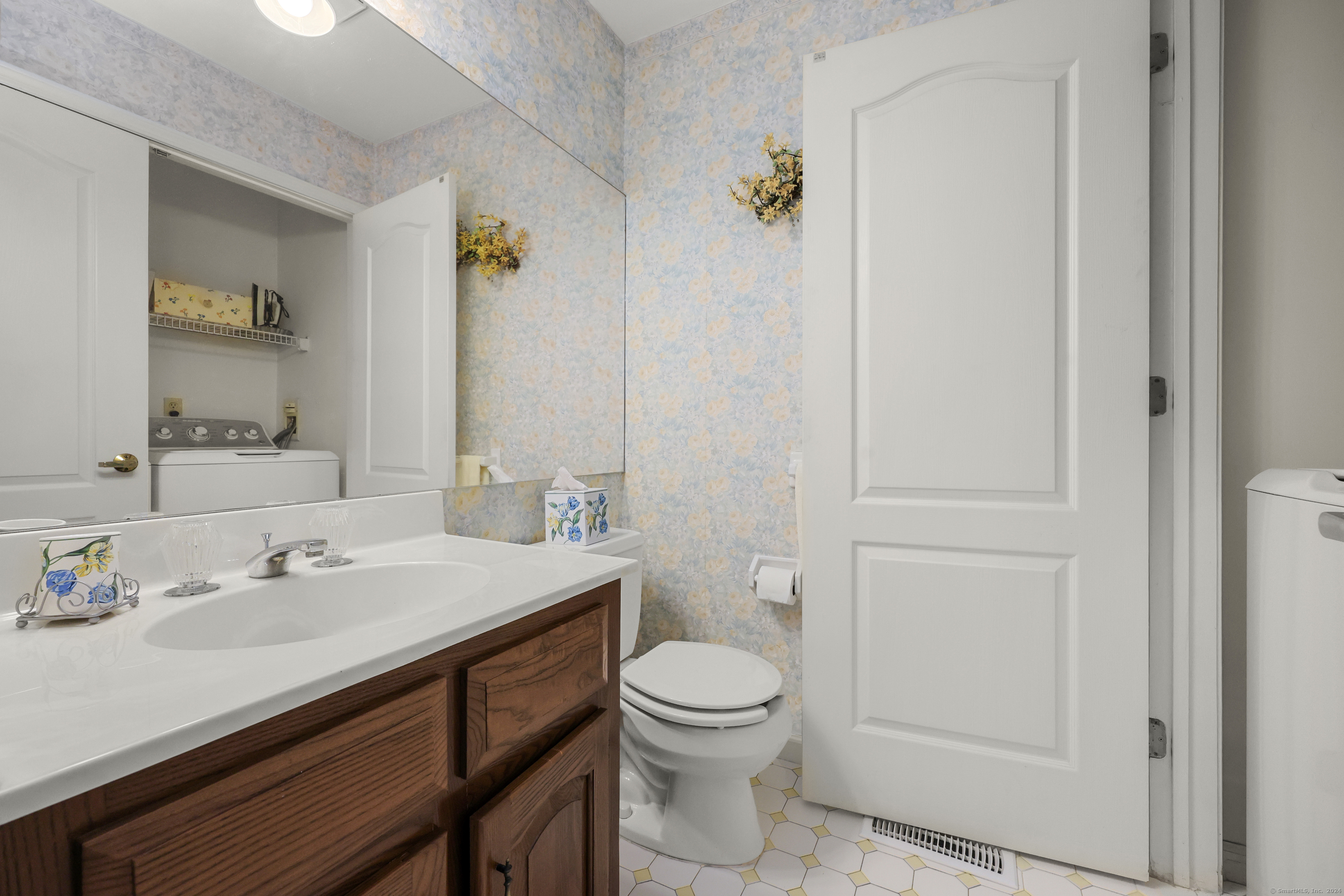 162 Colonial Road APT 12