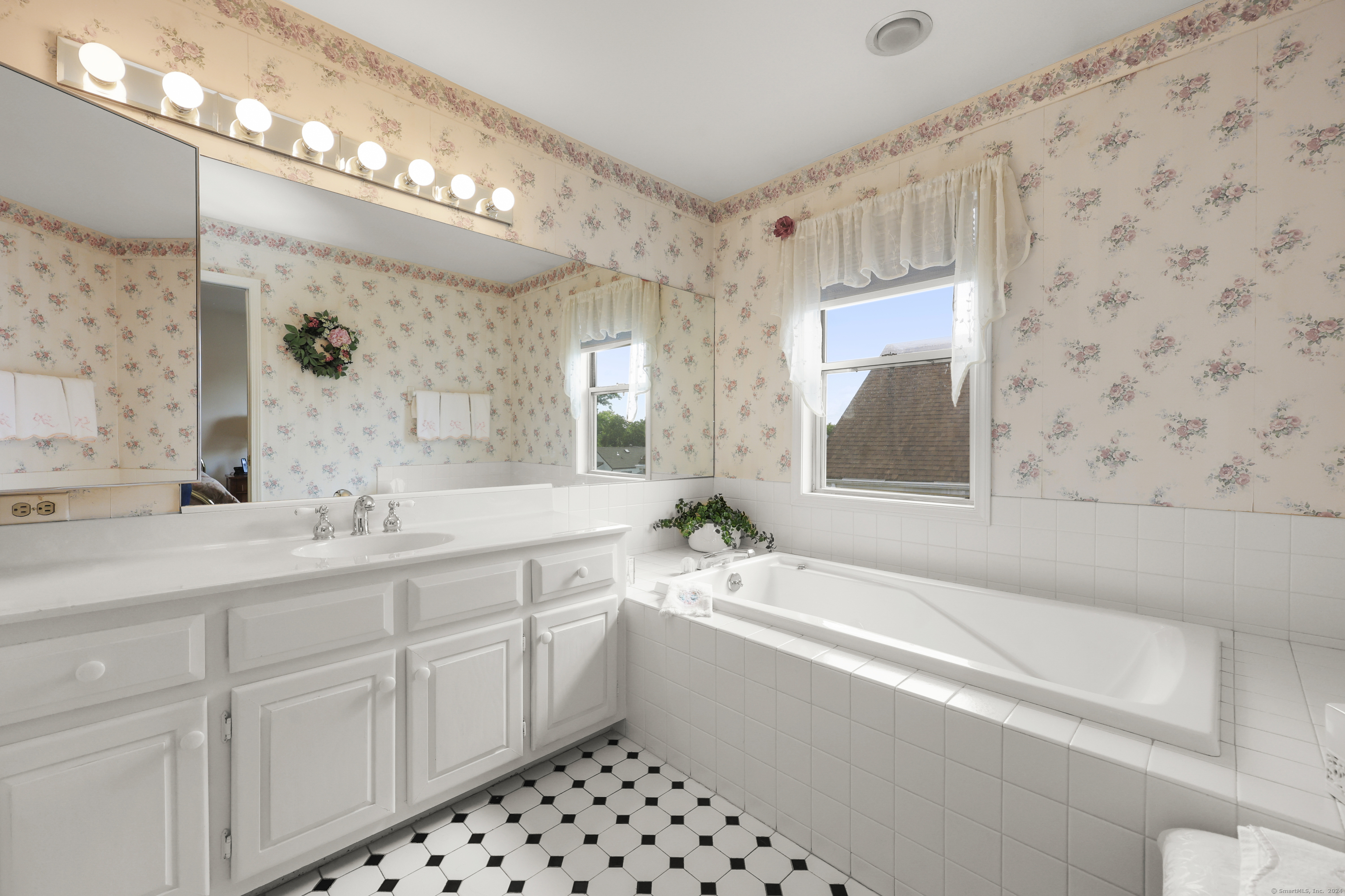 162 Colonial Road APT 12