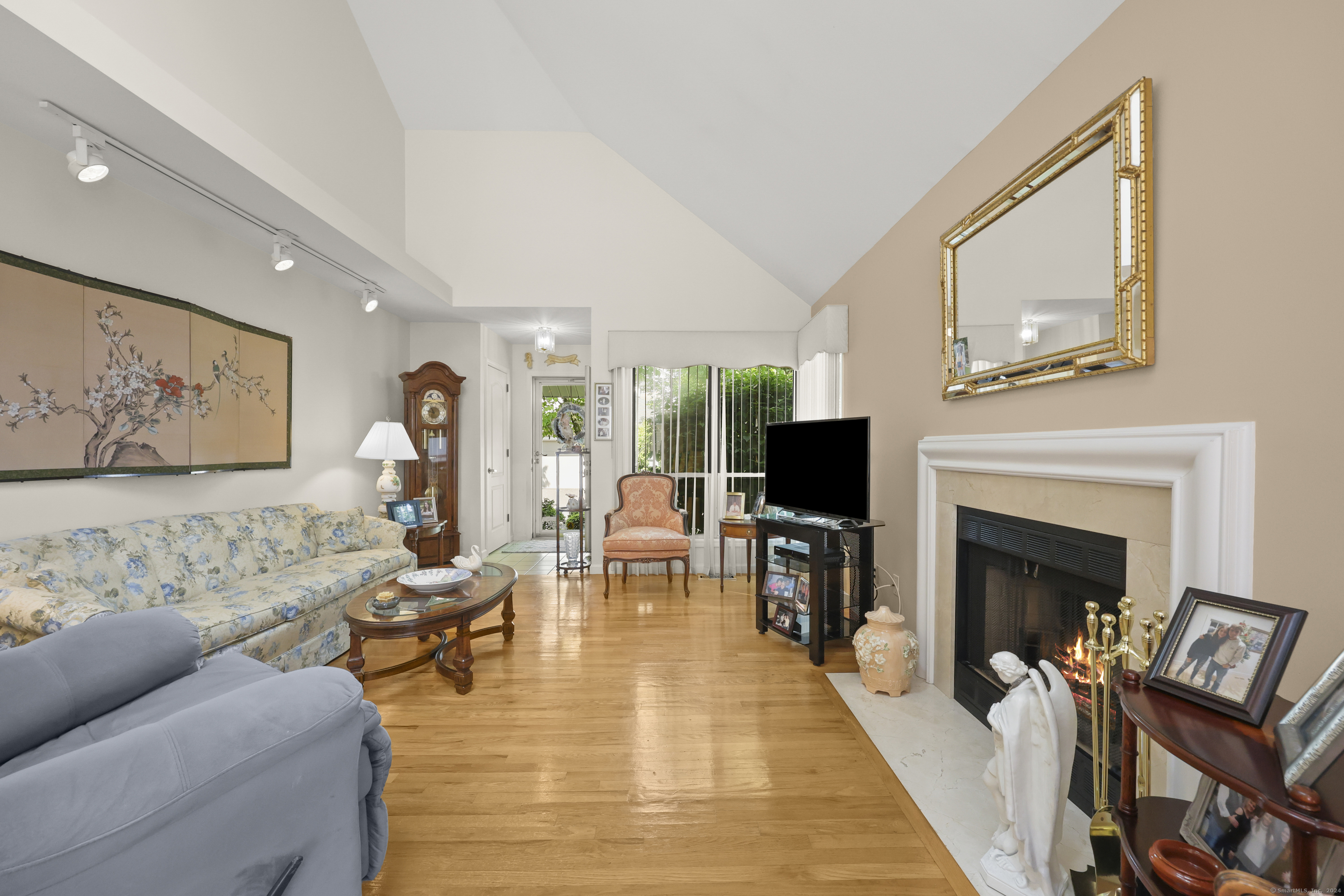 162 Colonial Road APT 12