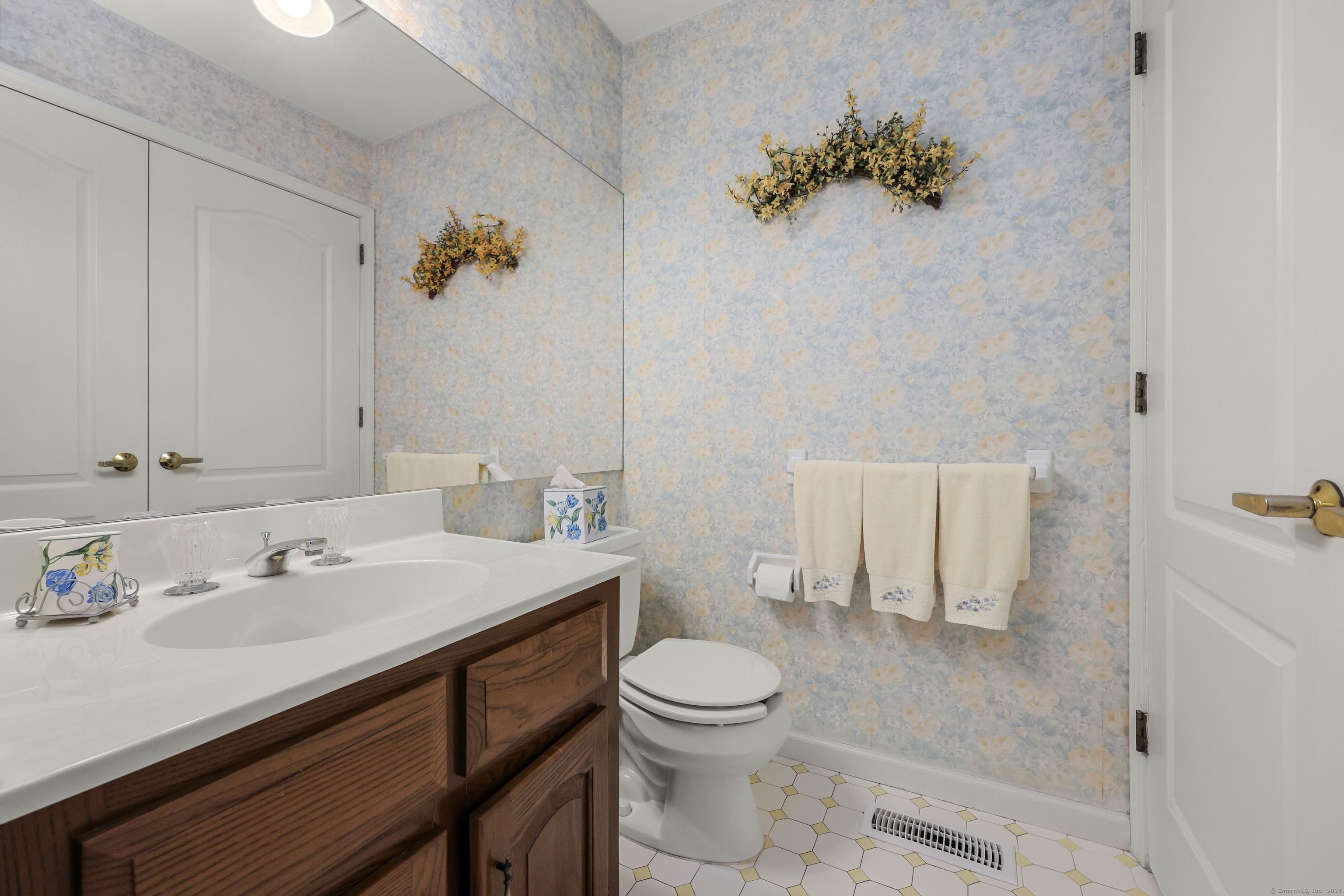 162 Colonial Road APT 12