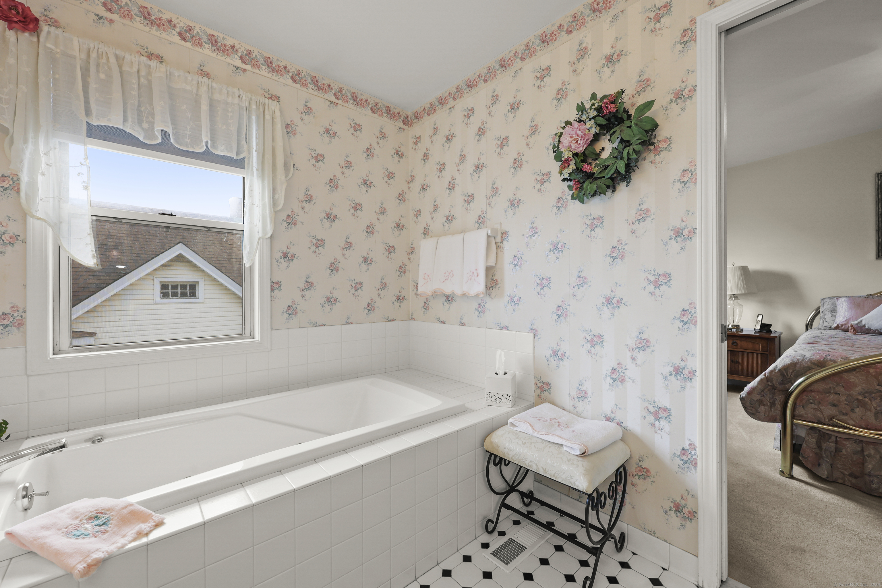 162 Colonial Road APT 12