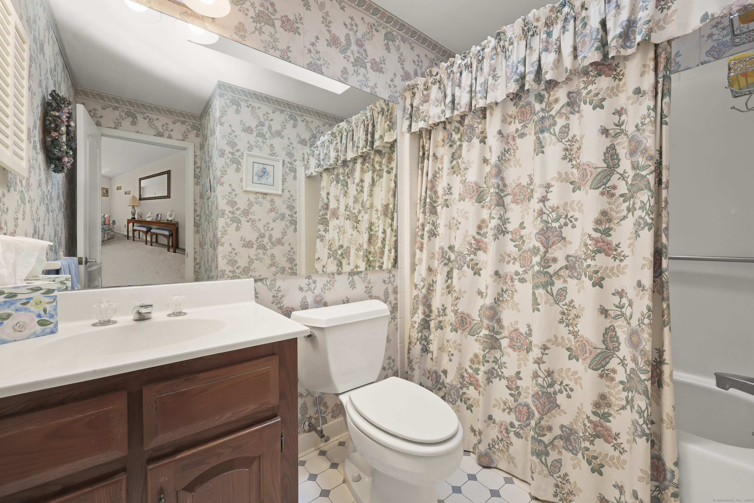 162 Colonial Road APT 12