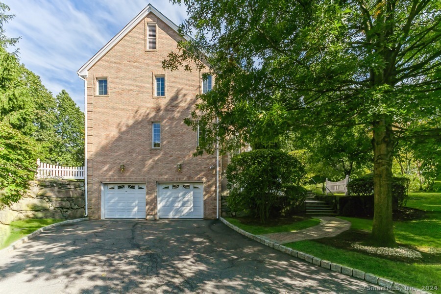 104 Ritch Avenue West 10