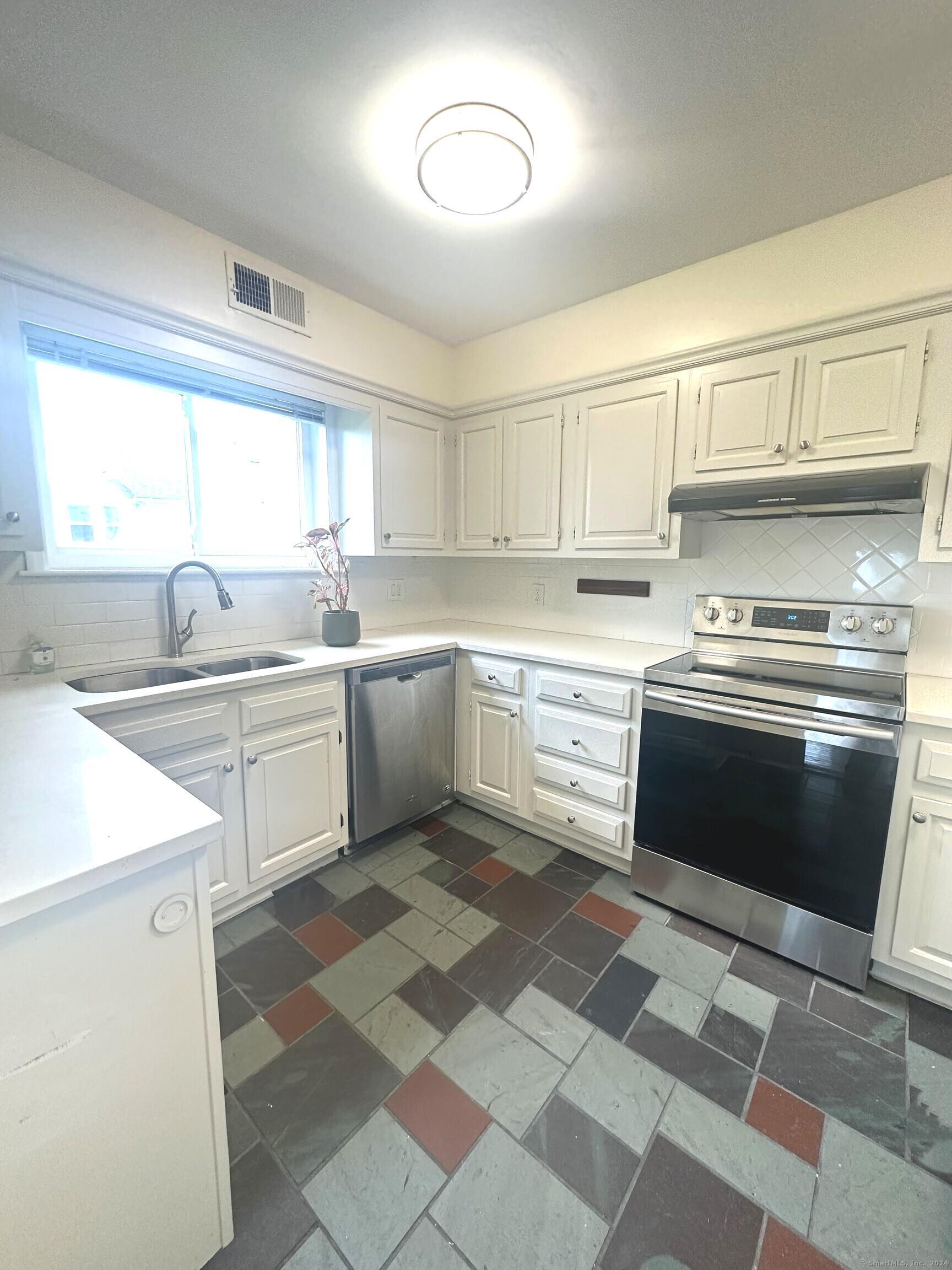 141 Davis Avenue 2