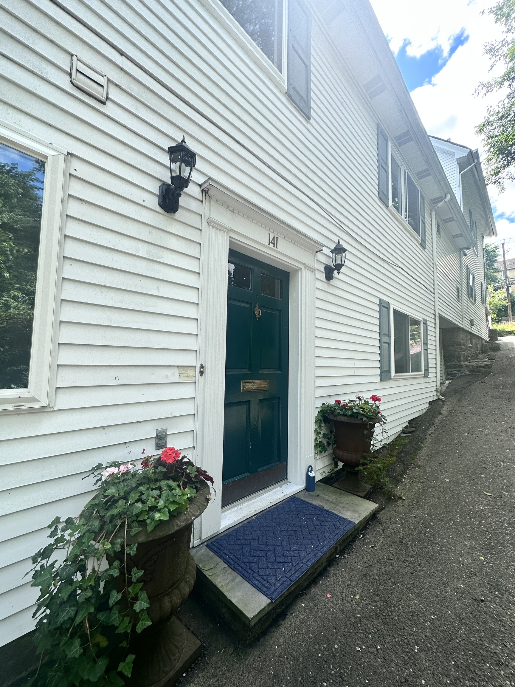 141 Davis Avenue 2