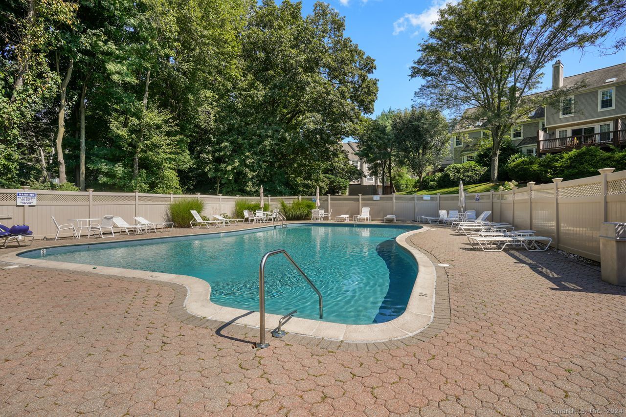 406 Foxboro Drive 406