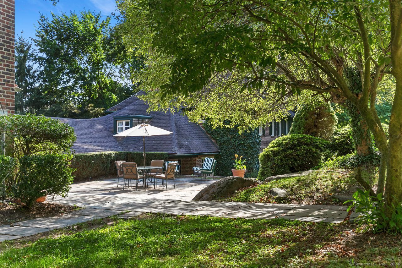 70 Round Hill Road