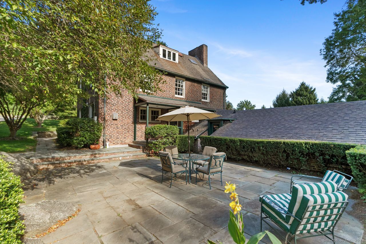 70 Round Hill Road