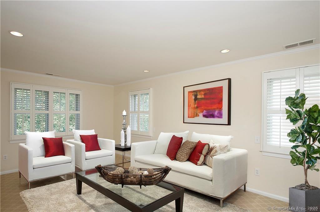 51 Forest Avenue APT 104