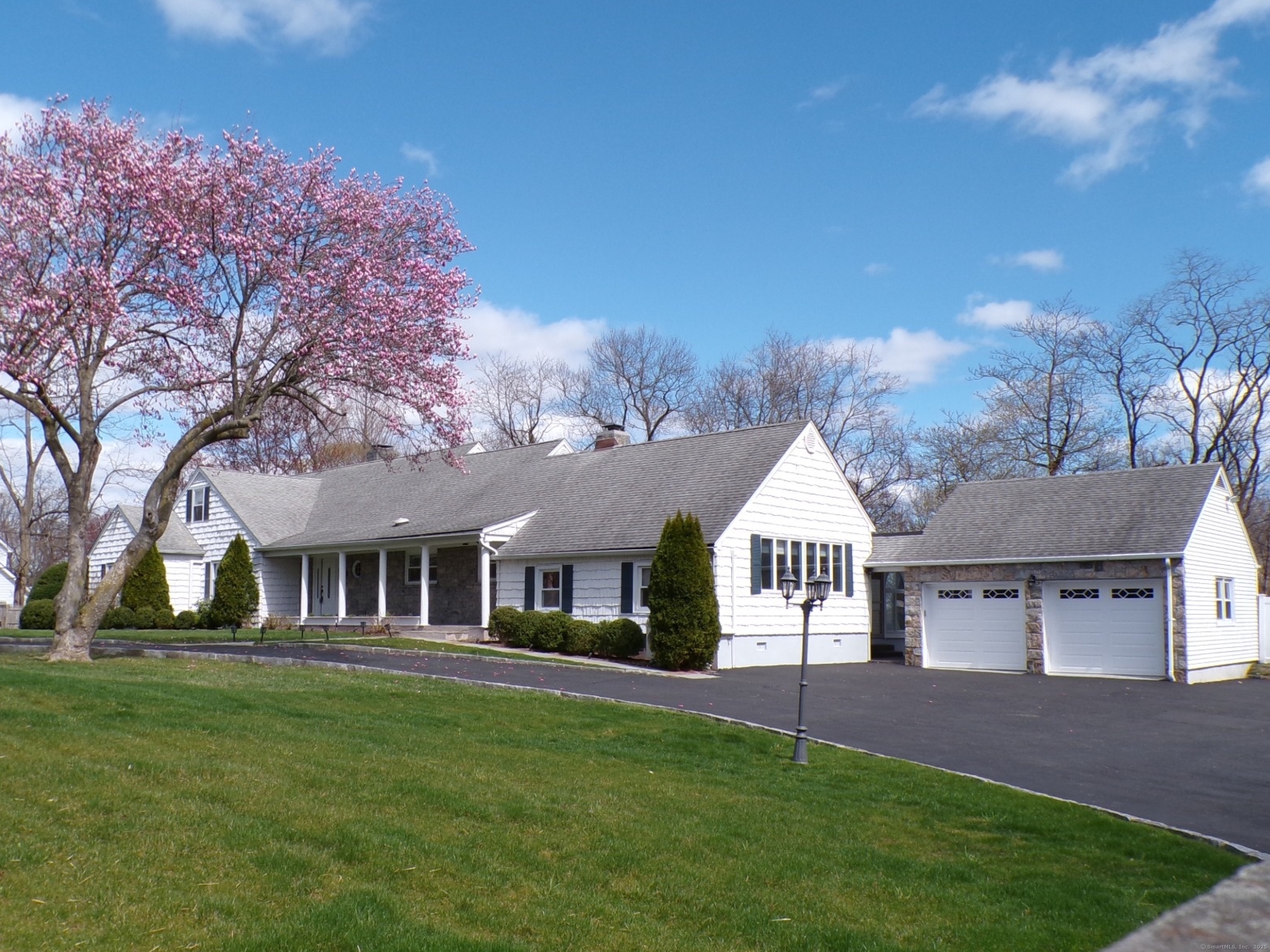 53 Stonehedge Drive South