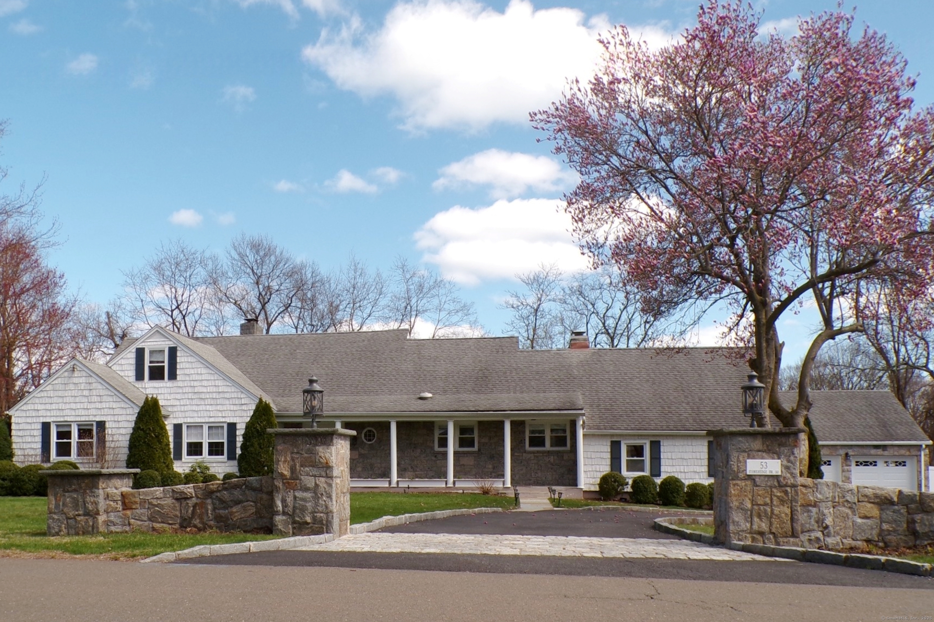 53 Stonehedge Drive South