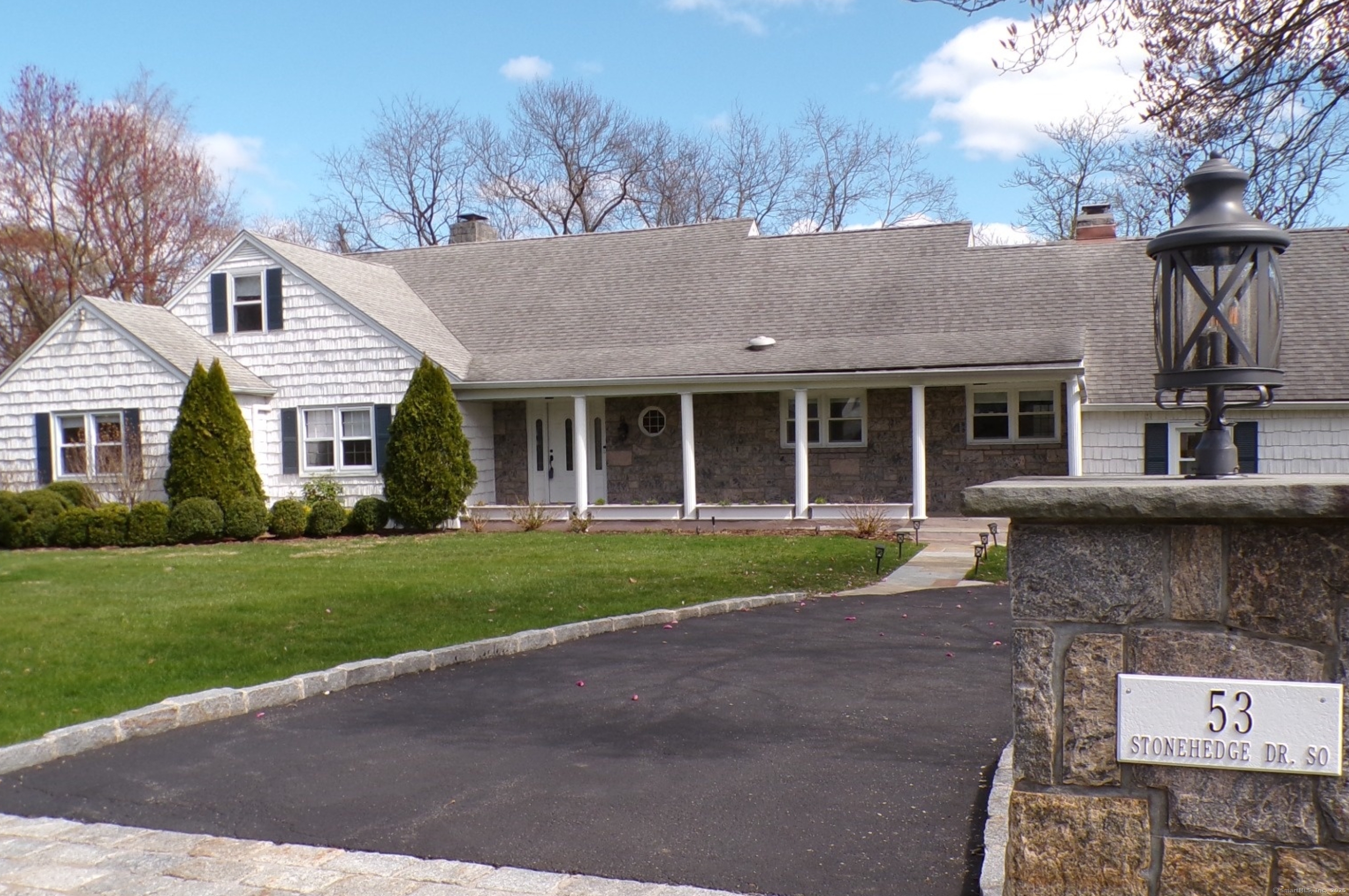 53 Stonehedge Drive South