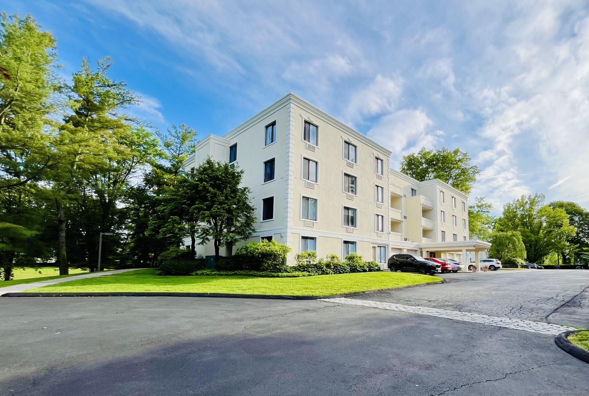 1535 East Putnam Avenue APT 407