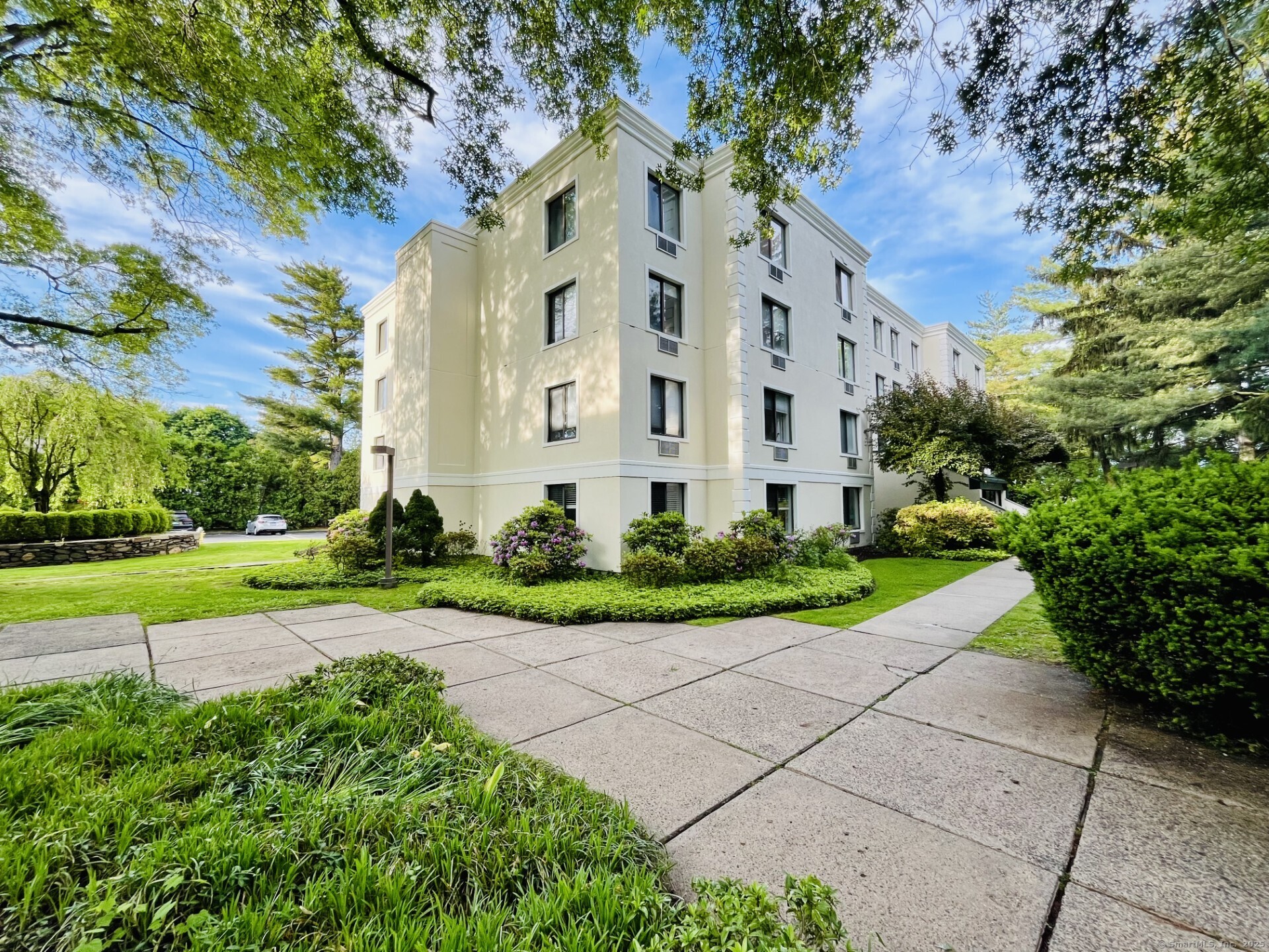 1535 East Putnam Avenue APT 407